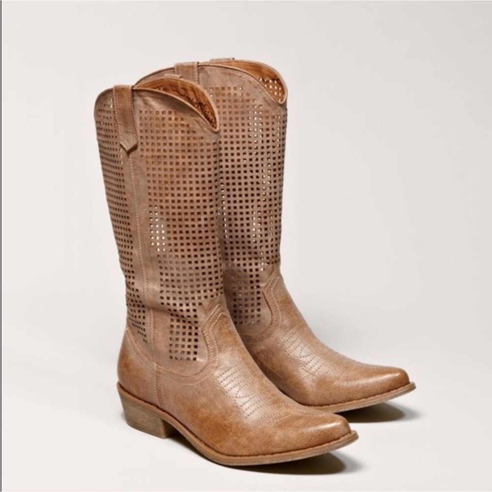 American Eagle perforated cowboy boots❤️❤️❤️❤️